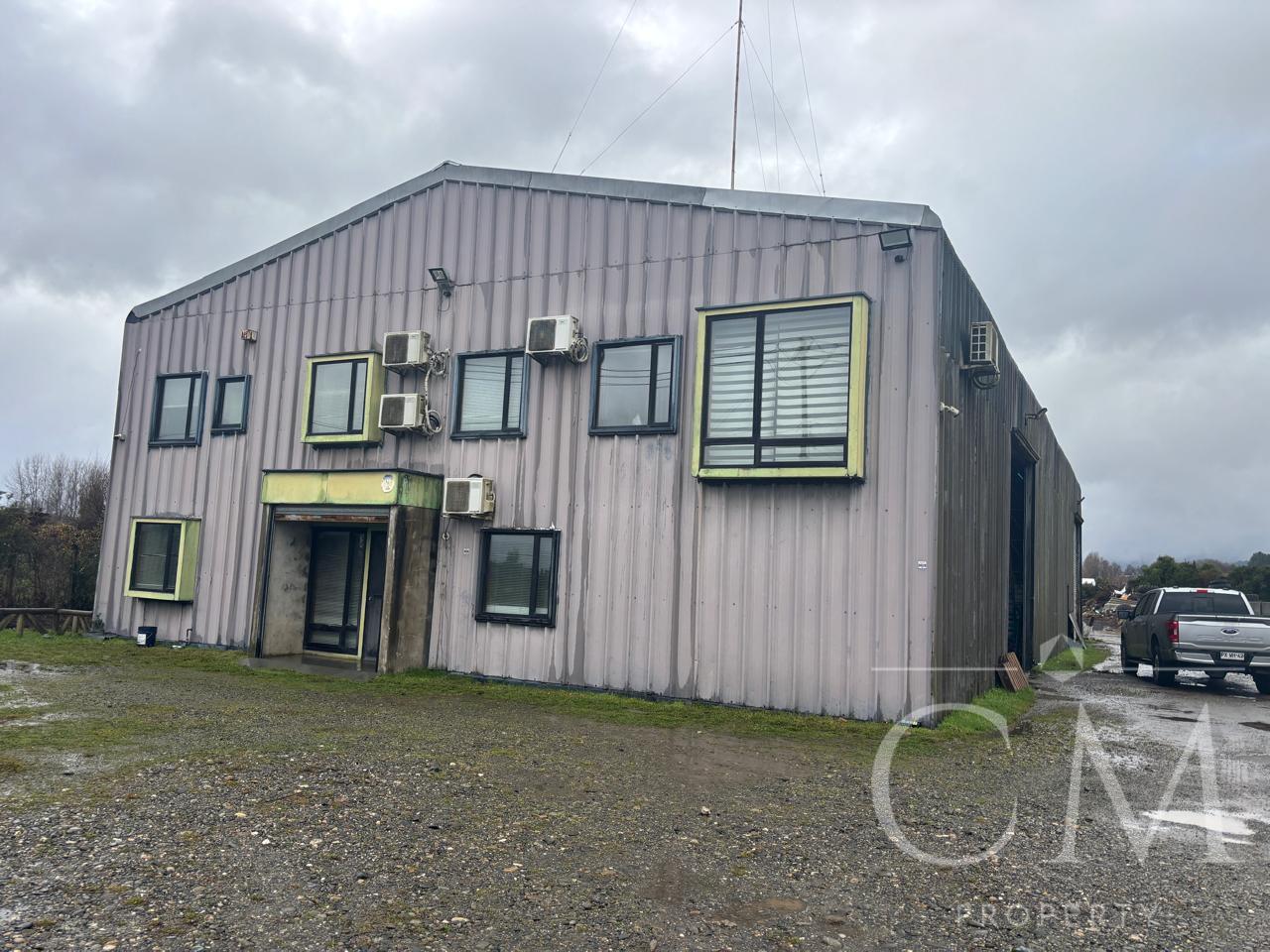 gran Bodega en Barrio Industrial de Valdivia calle sevilla